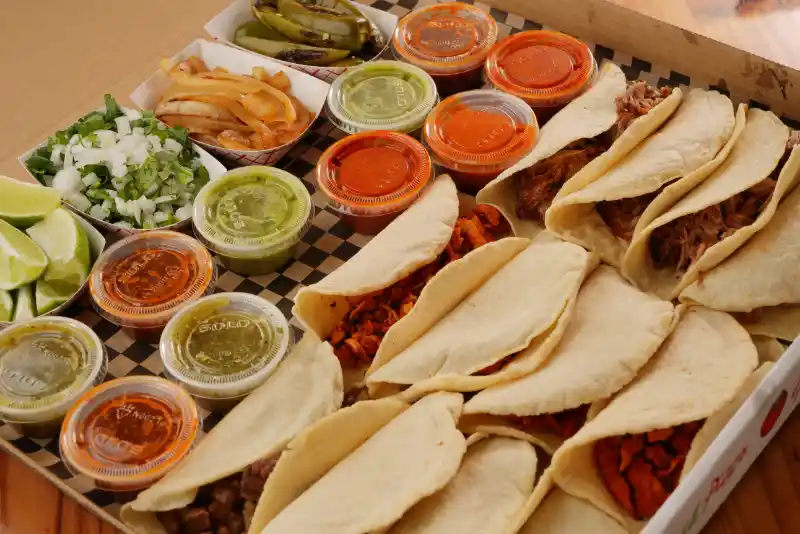 Image of a catering box at Plaza Morelia.